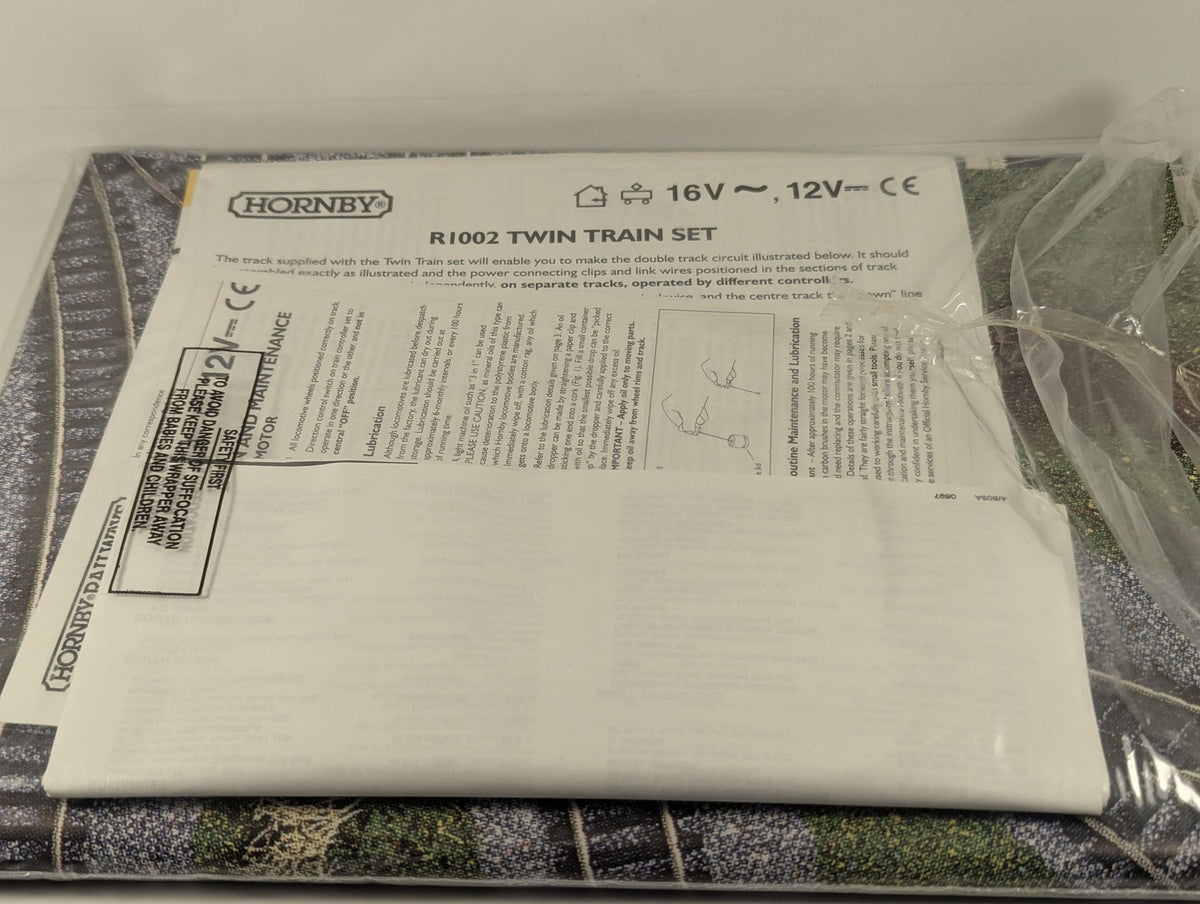 Hornby OO Gauge R1002 Twin Train Set TrakMat and Instructions