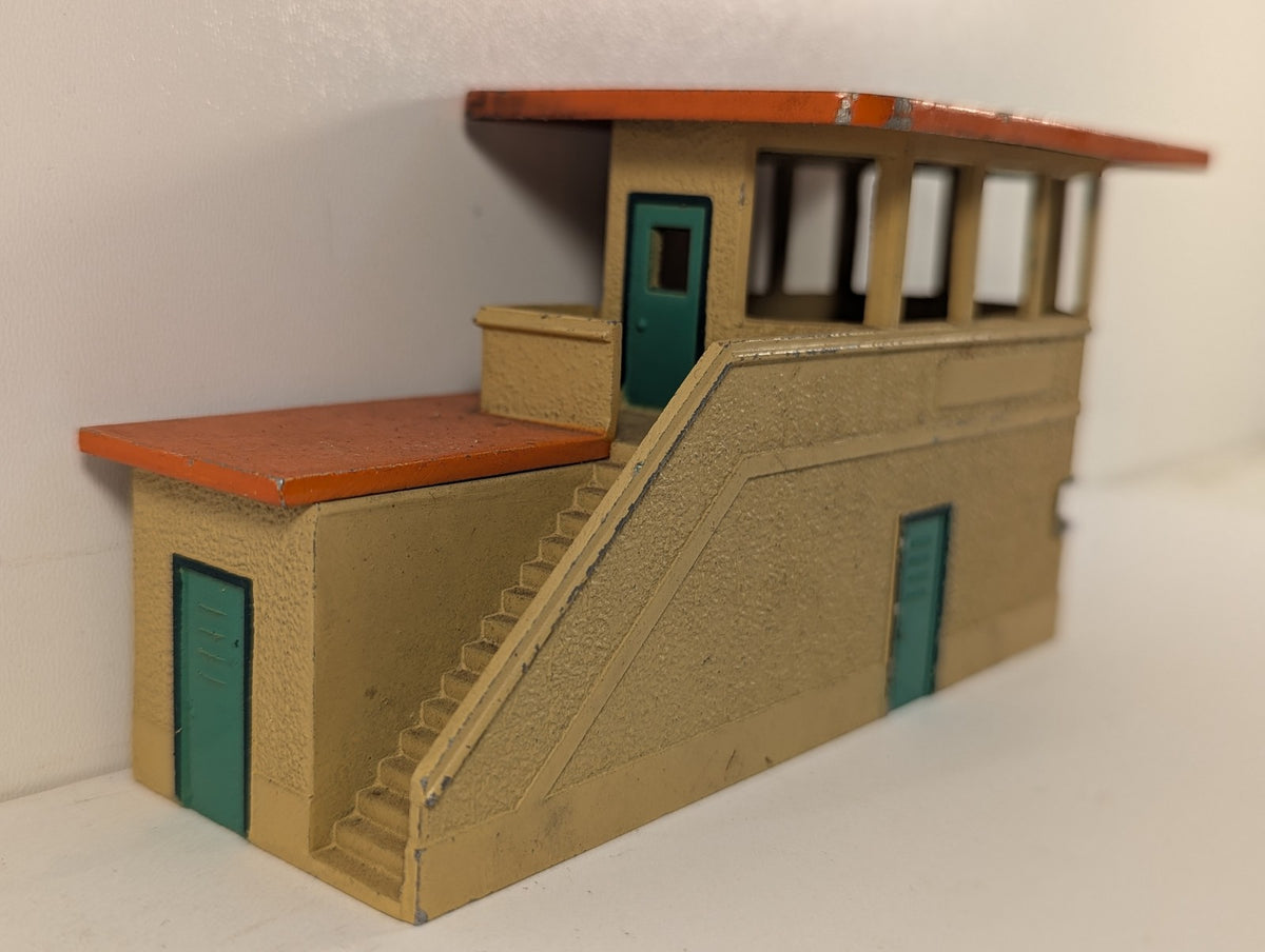 Hornby-Dublo OO Gauge D1 Signal Cabin Cream and Orange
