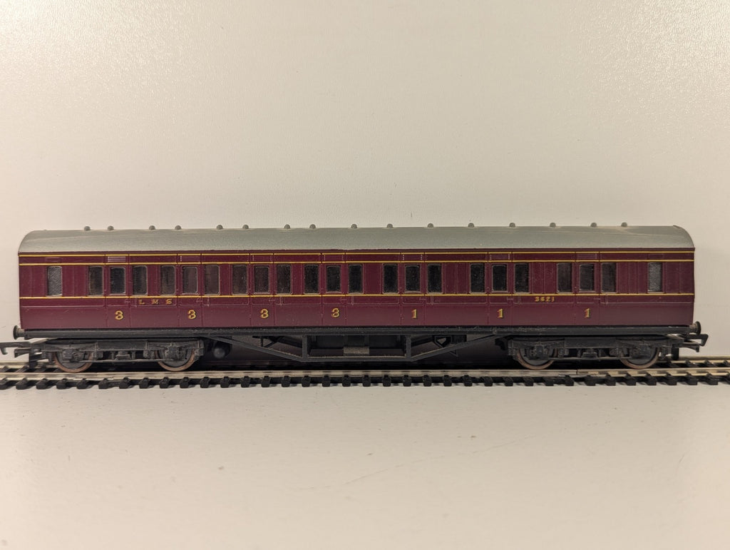 Mainline Railways OO Gauge LMS 57ft Composite Corridor Coach