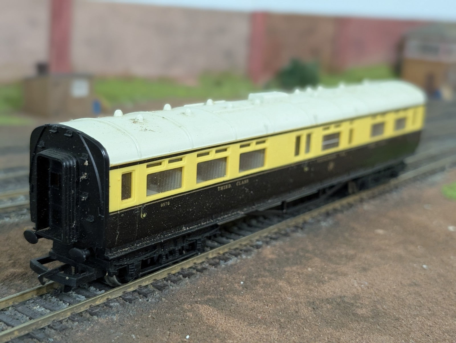 Hornby R454 OO Gauge GWR Collett Restaurant Coach 9578
