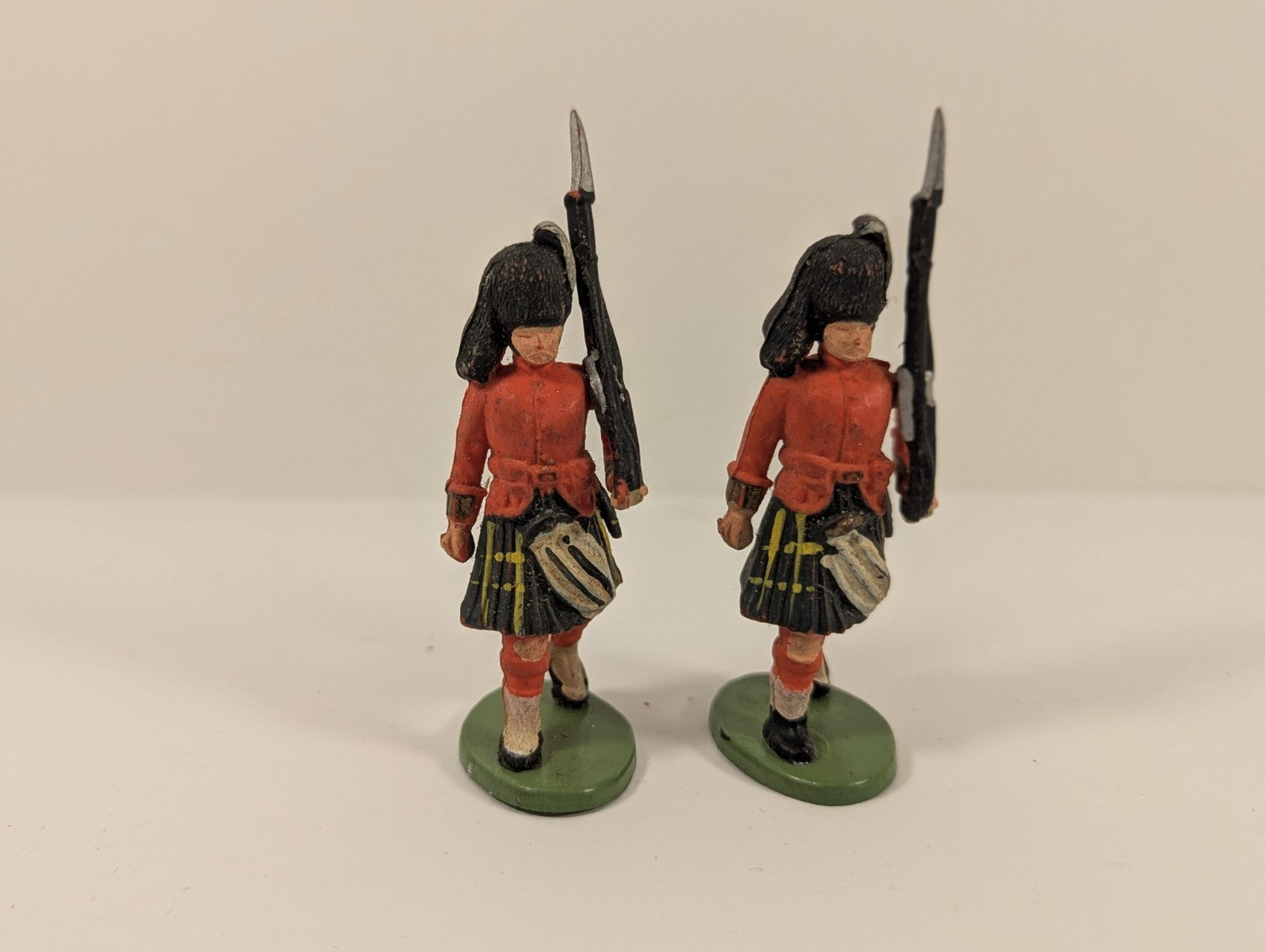 Britains Toy Soldiers “The Gordon Highlanders” Plastic Figures