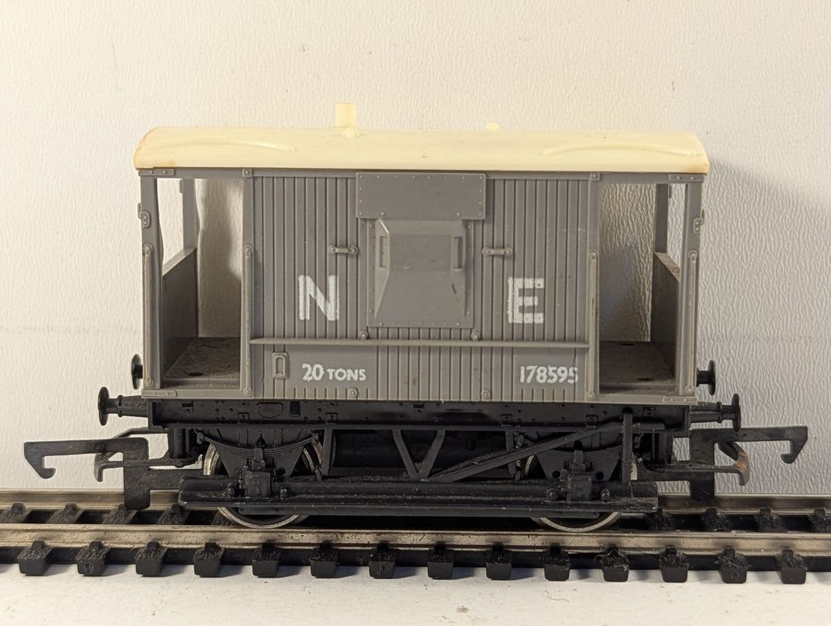 Hornby OO Gauge LNER 20 Ton Brake Van 178595 LNER Grey R124
