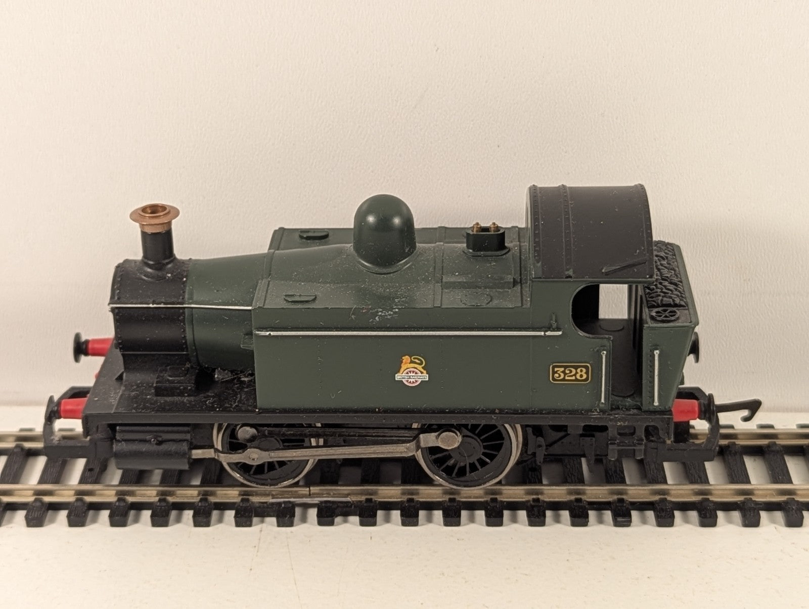 Hornby R2665 OO Gauge Holden Class 101 Tank BR Green Early Crest