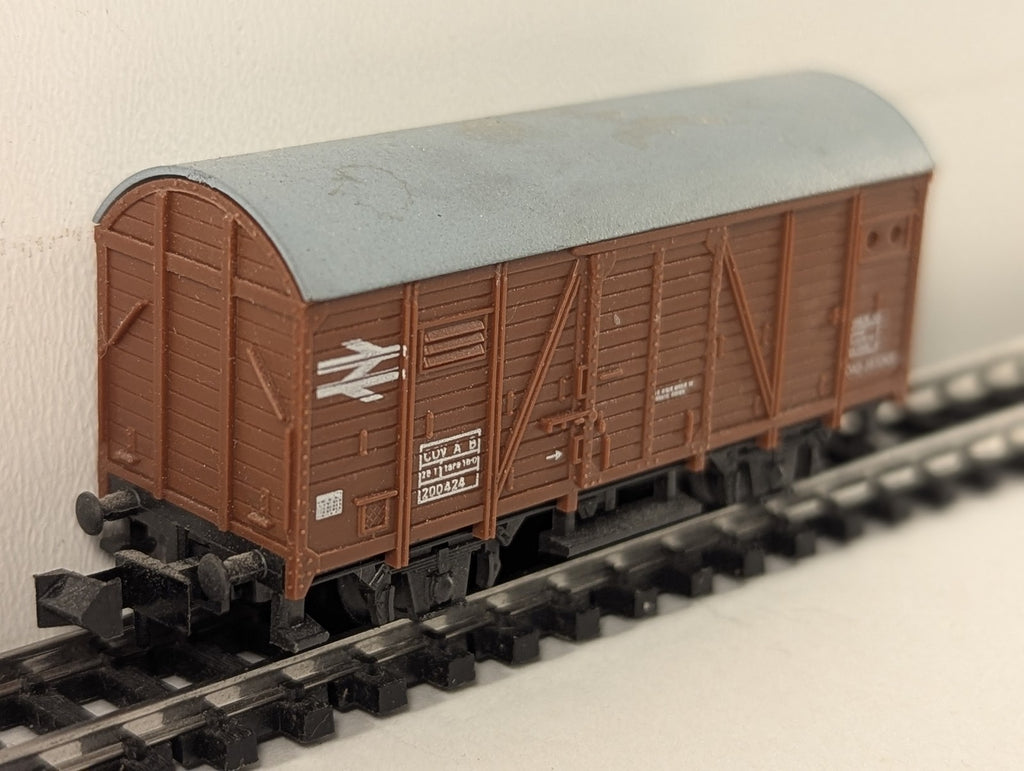 Minitrix N Gauge BR COV A B Goods Van 200424 BR Bauxite