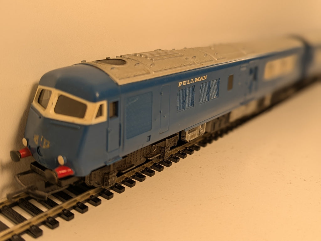 Tri-ang R555/R556 Blue Pullman Train Set OO Gauge