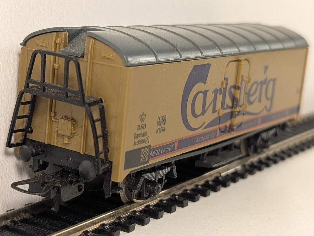 Lima 3109 HO Gauge Carlsberg Refrigerated Beer Wagon - Boxed