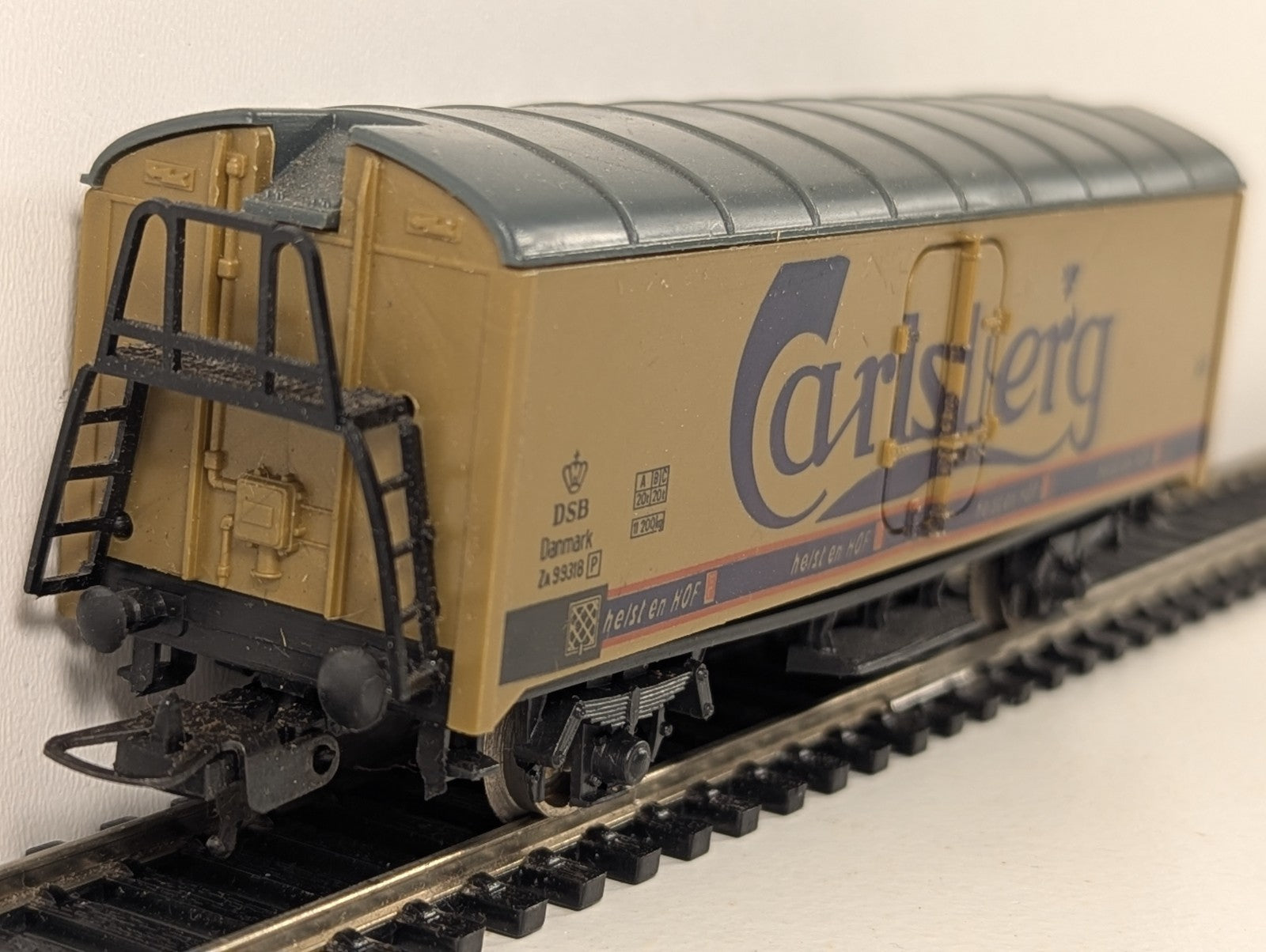 Lima 3109 HO Gauge Carlsberg Refrigerated Beer Wagon - Boxed