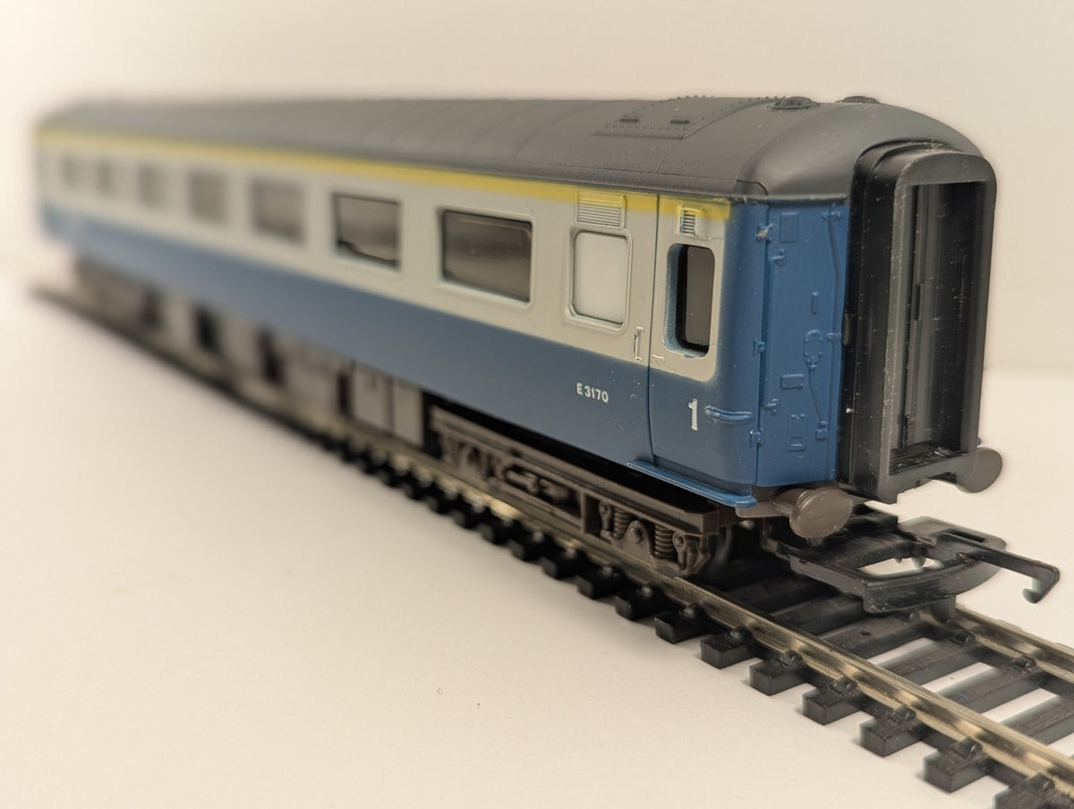 Airfix OO Scale Mk2D First Class Coach Passenger Coach E3170 BR Blue & Grey E10