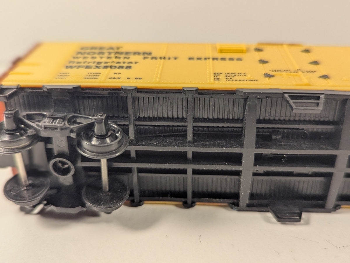 Athearn HO Gauge Western Fruit Express Refrigerator Car WFEX 8058