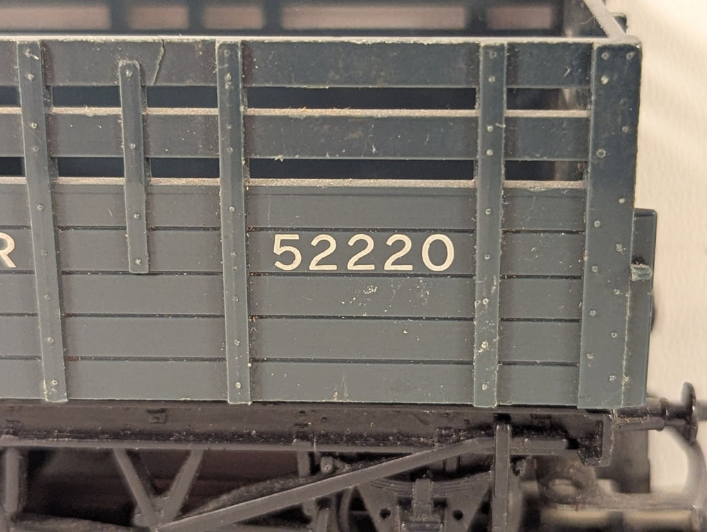 Tri-ang OO Gauge NER Cattle Wagon Rolling Stock 52220 NER Grey R112
