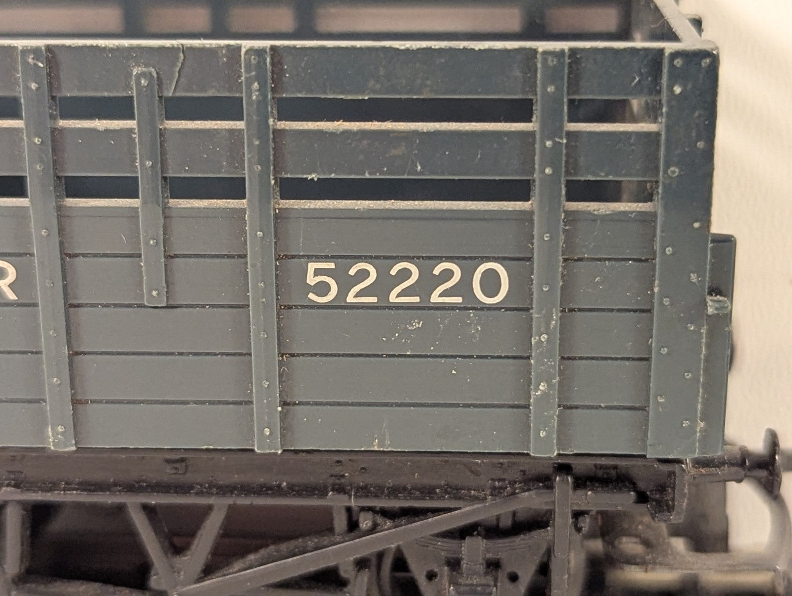 Tri-ang OO Gauge NER Cattle Wagon Rolling Stock 52220 NER Grey R112
