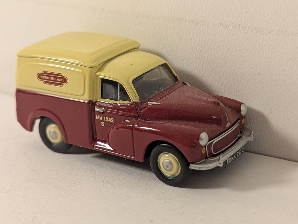 Classix 1:76 Scale / OO Gauge Morris Minor Van Road Vehicle MV 1342 S