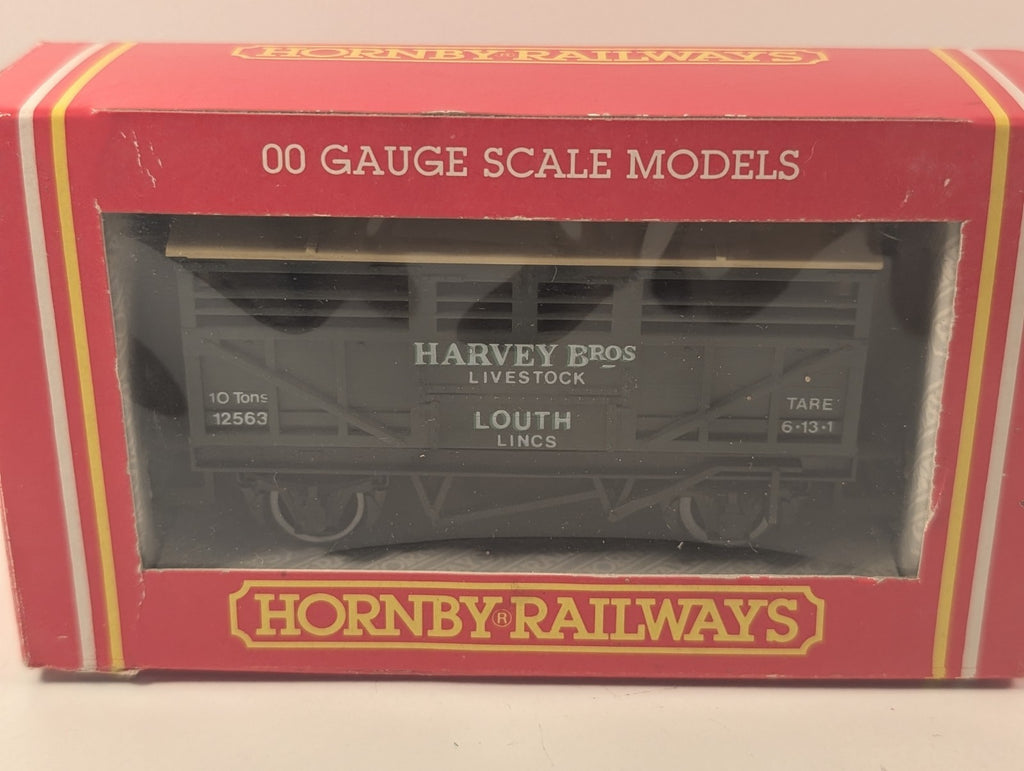 Hornby R.215 ‘Harvey Bros’ Cattle Van