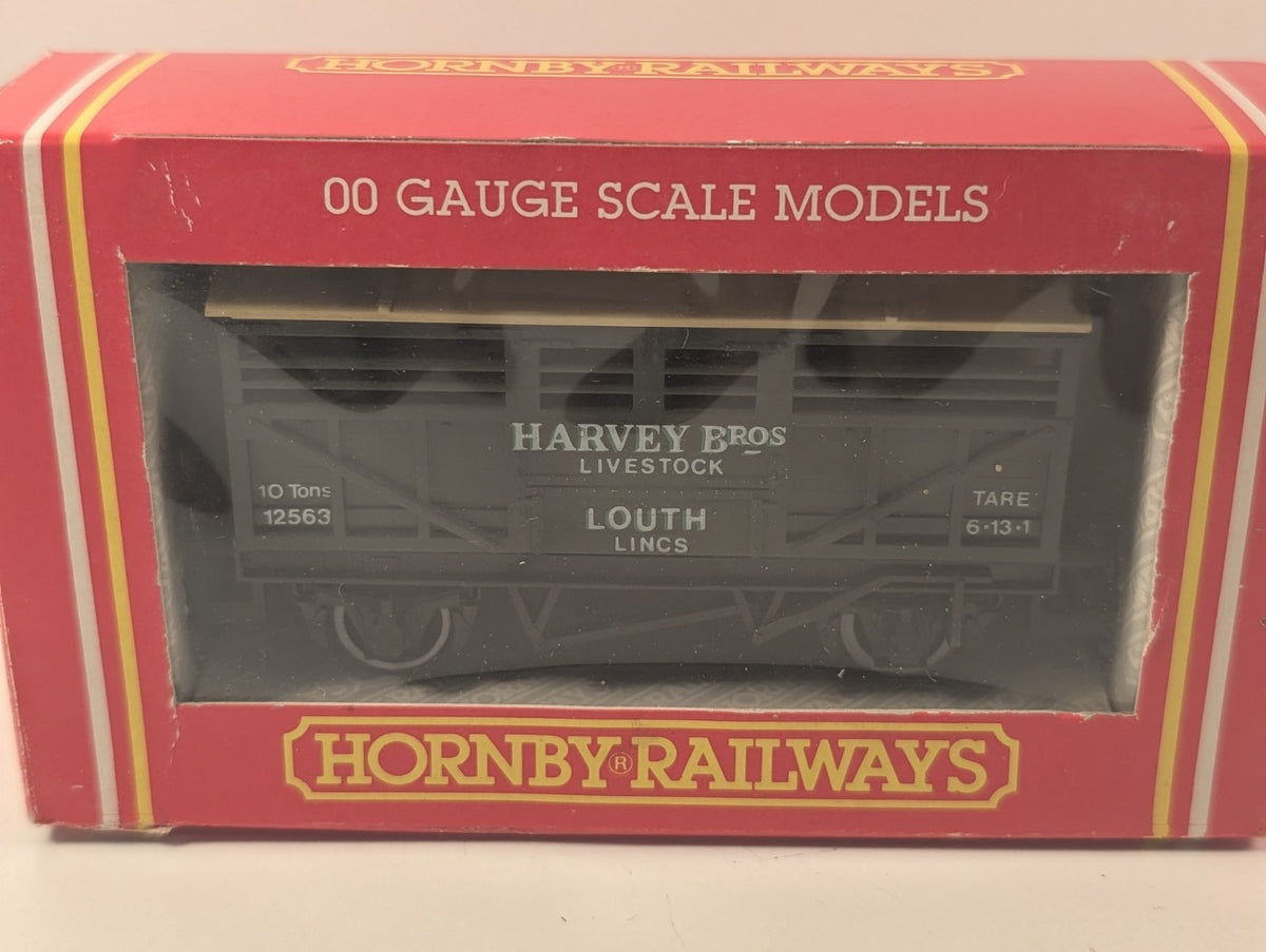 Hornby R.215 ‘Harvey Bros’ Cattle Van