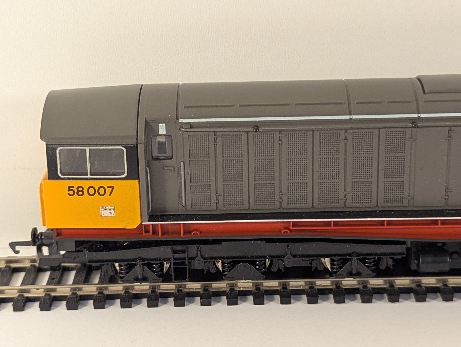 Hornby R250 Class 58 No. 58007 BR Railfreight Red Stripe - Boxed