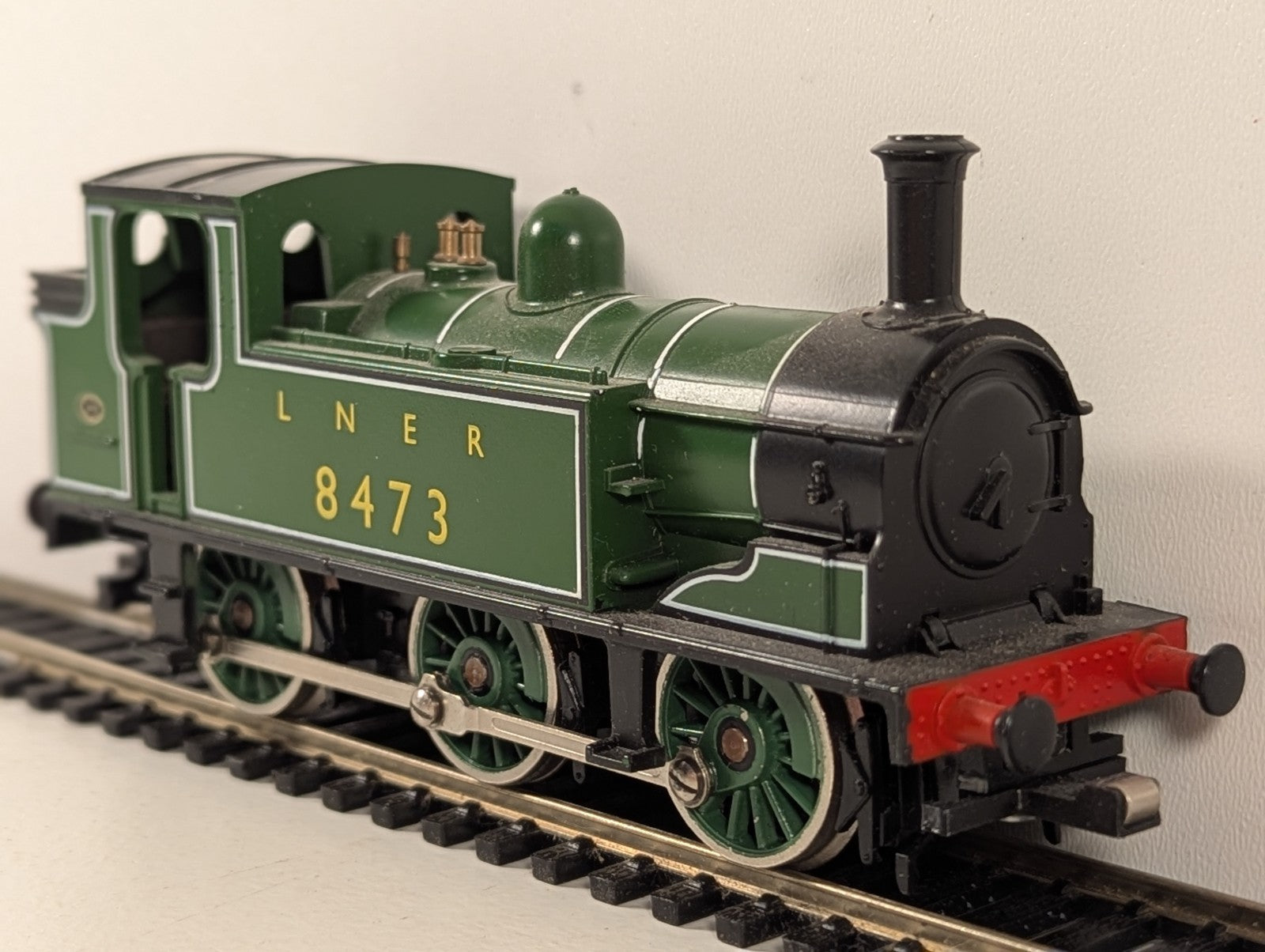 Hornby R316 LNER Class J83 0-6-0 Tank Locomotive OO Gauge - Wrong Couplings