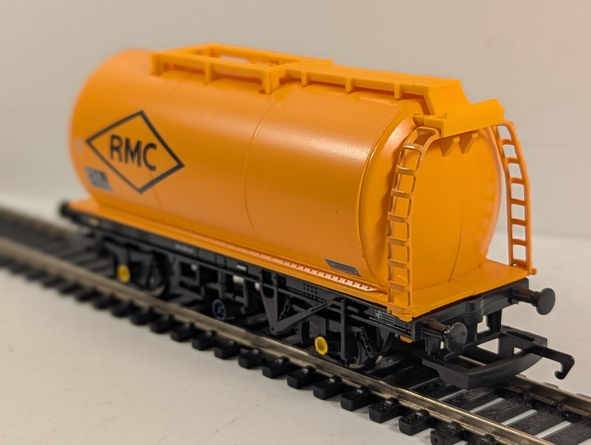 Hornby OO Gauge PCA Cement Wagon Goods Wagon RC 10045 RMC Orange