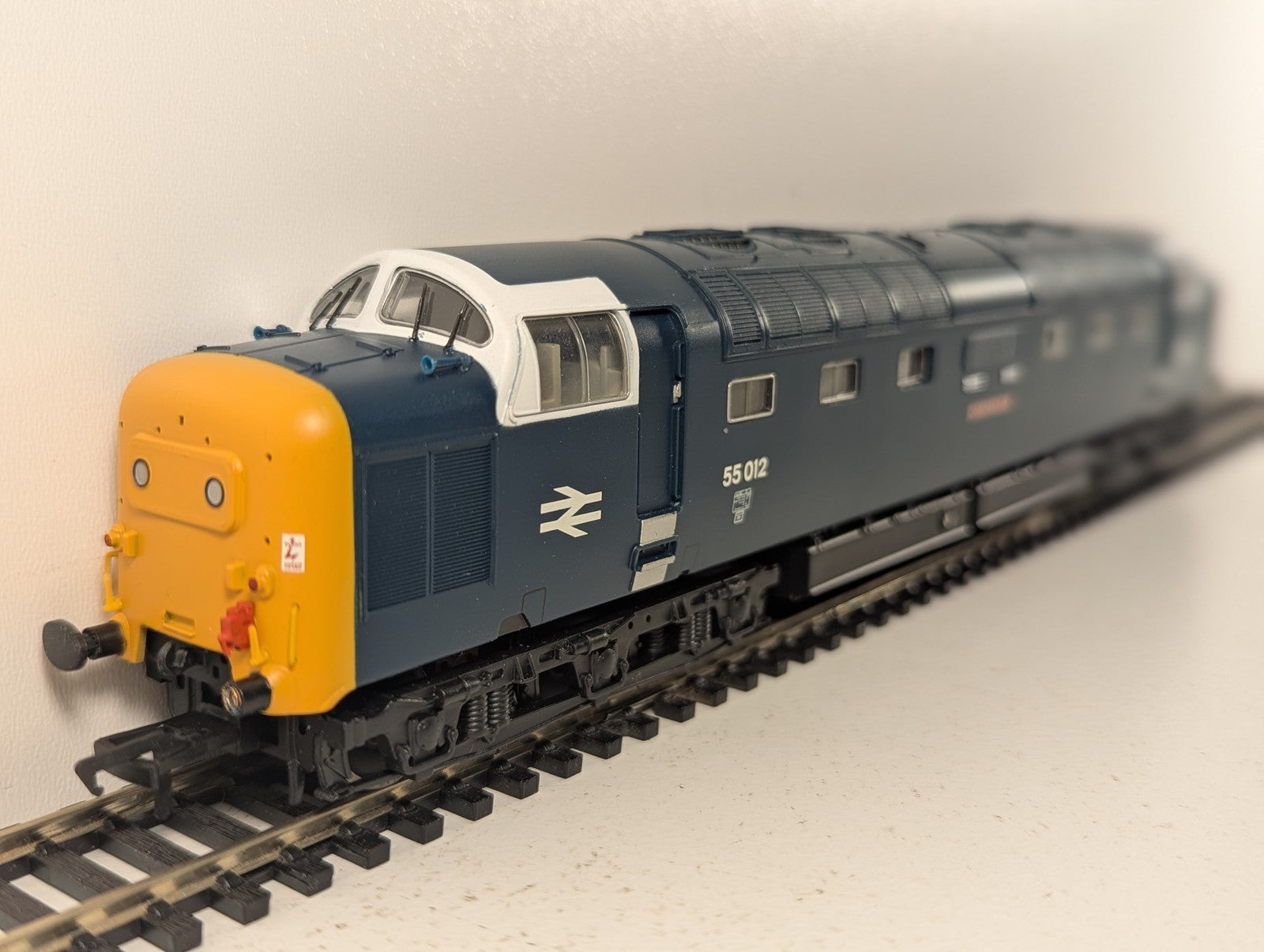 Bachmann OO Gauge Class 55 Deltic 55 012 'Crepello' Diesel Locomotive 55012