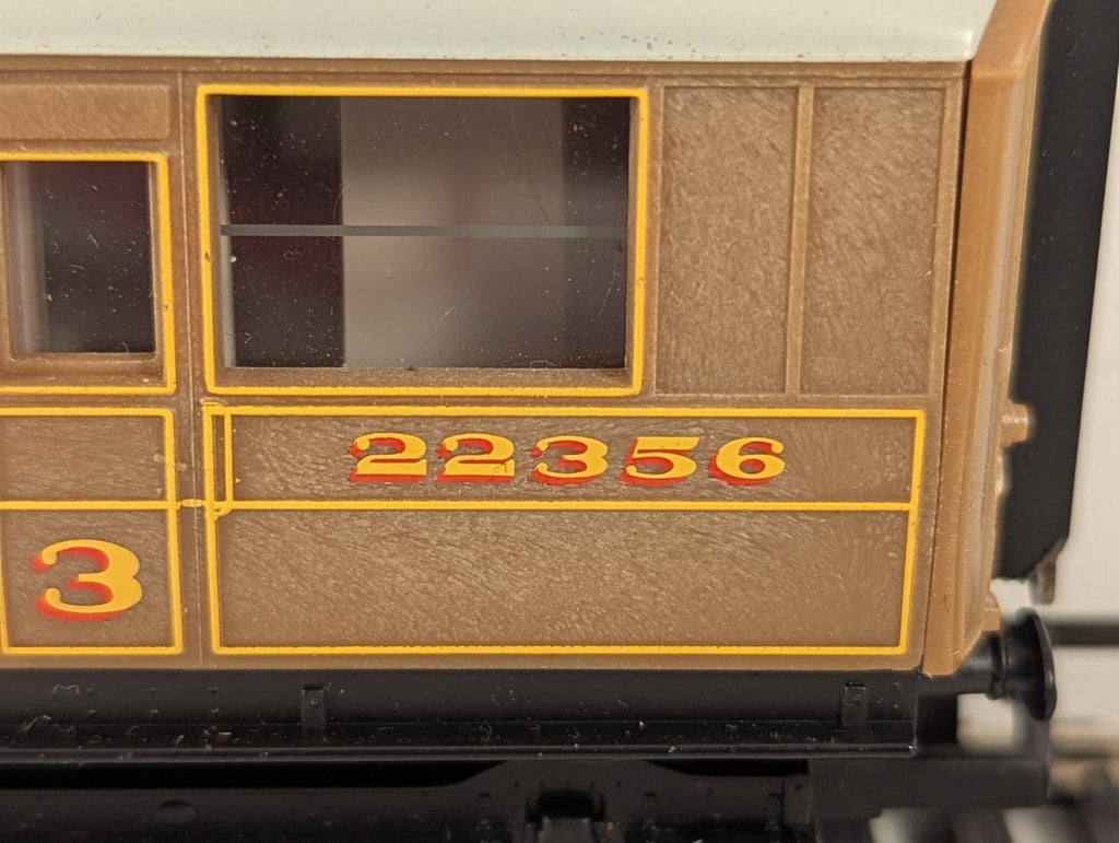 Hornby OO Gauge LNER Composite Coach Passenger Coach 22356 LNER Teak