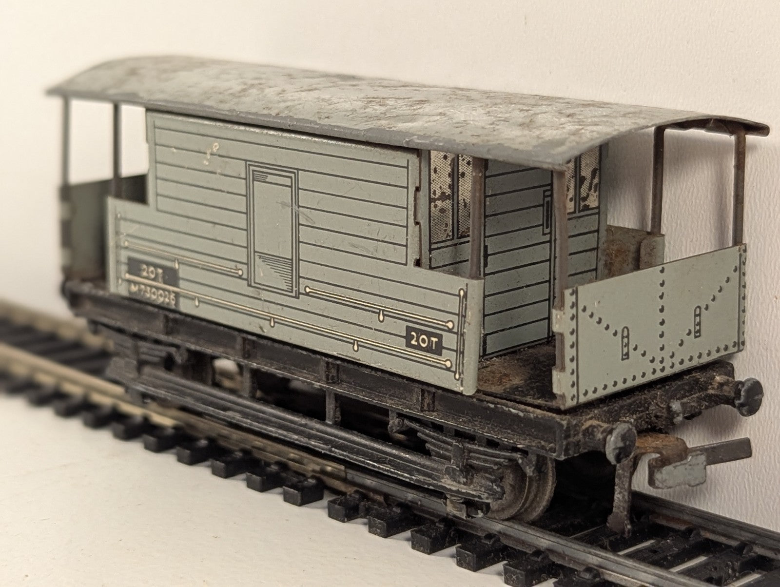 Hornby Dublo 32045 OO Gauge BR 20 Ton Brake Van