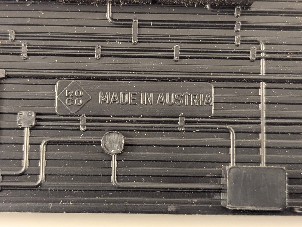 Roco HO Gauge DB Grey 2nd Class Passenger Coach