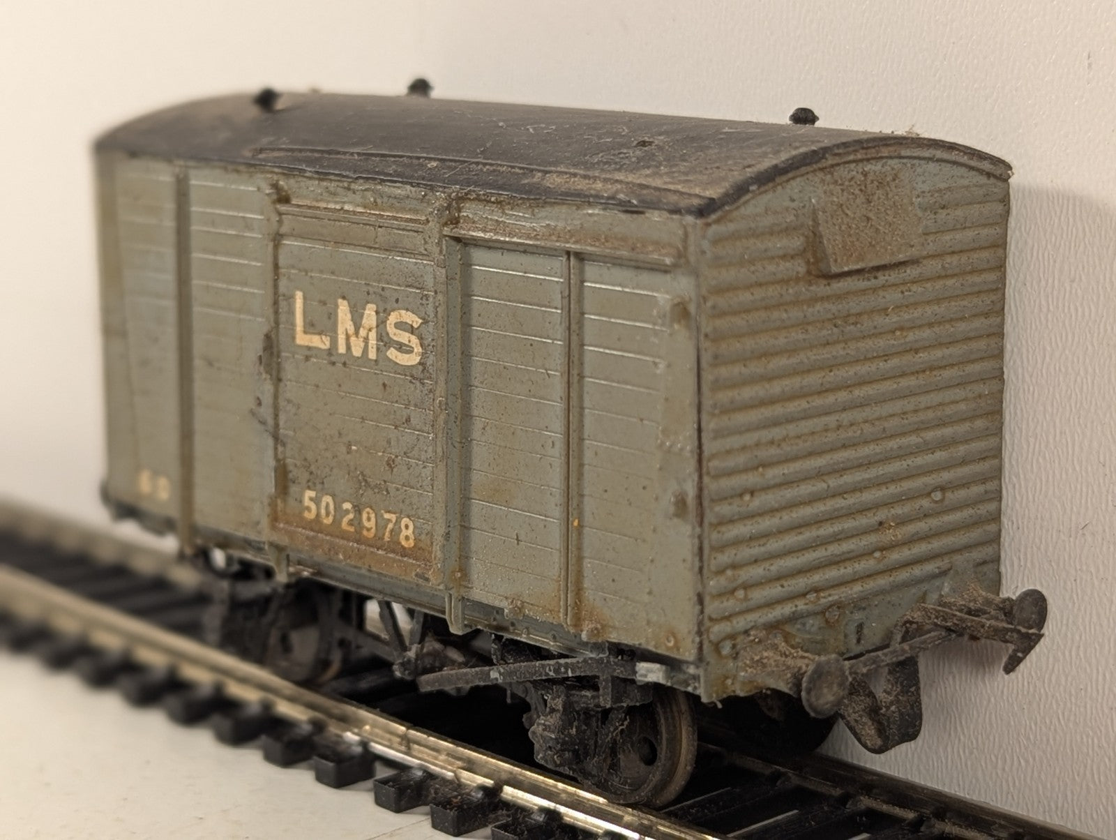 Kitbuilt OO Gauge LMS Ventilated Van Box Van 502978 LMS Grey 43