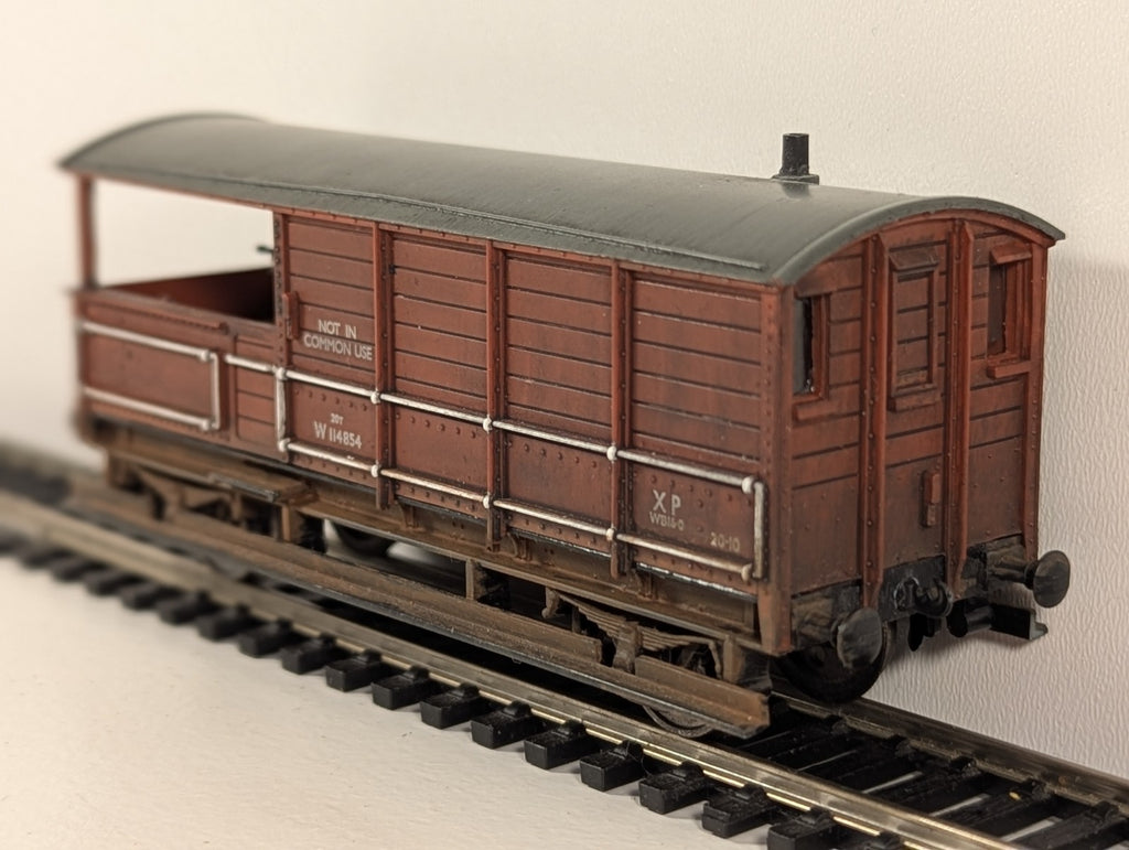 Bachmann Branchline 20 Ton ‘Toad’ Brake Van in BR Bauxite – Weathered