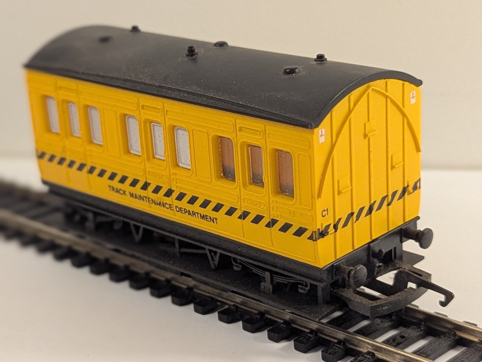 Hornby OO Gauge R333 Track Maintenance Department 4-Wheel Coach