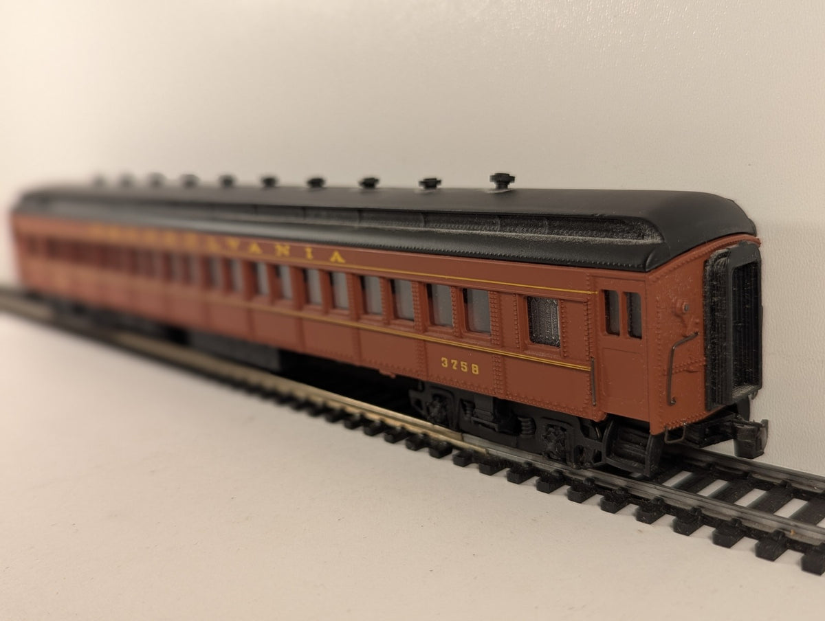 Bachmann HO Gauge Pennsylvania Railroad Heavyweight Coach Passenger Coach 3758
