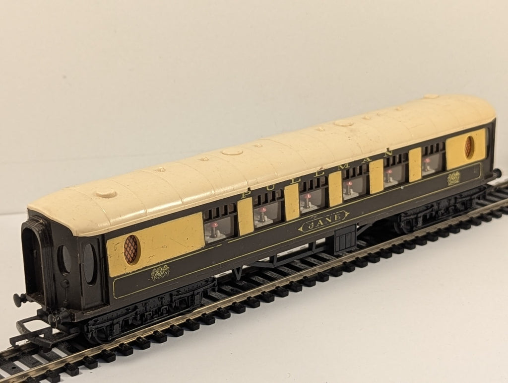 Hornby OO Gauge R223 Pullman Coach Jane