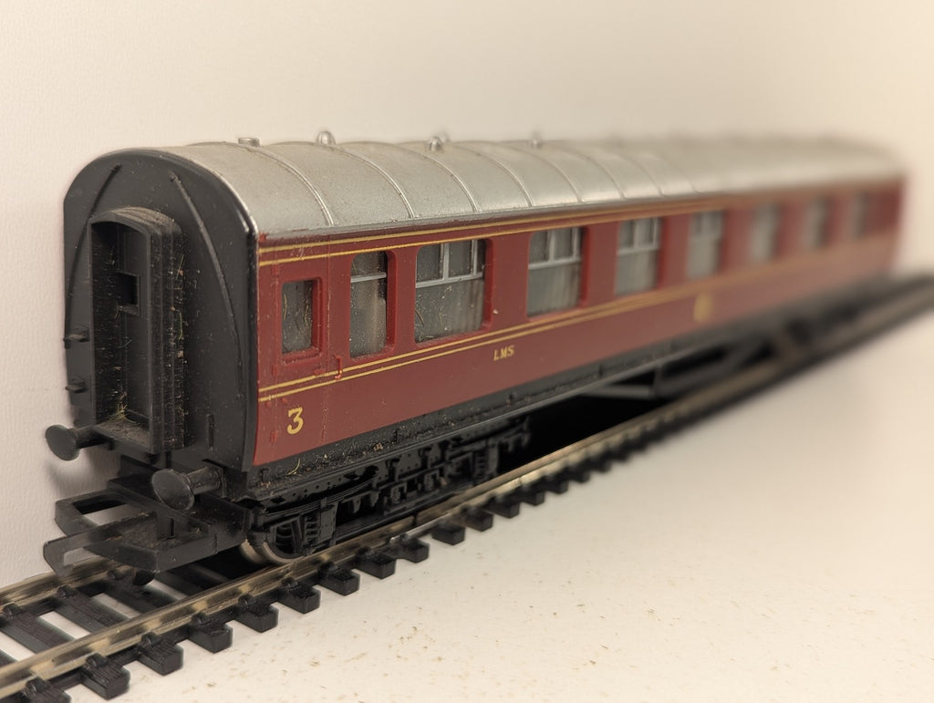 Hornby OO Gauge LMS Composite Coach Passenger Coach 3934 LMS Crimson Lake R437