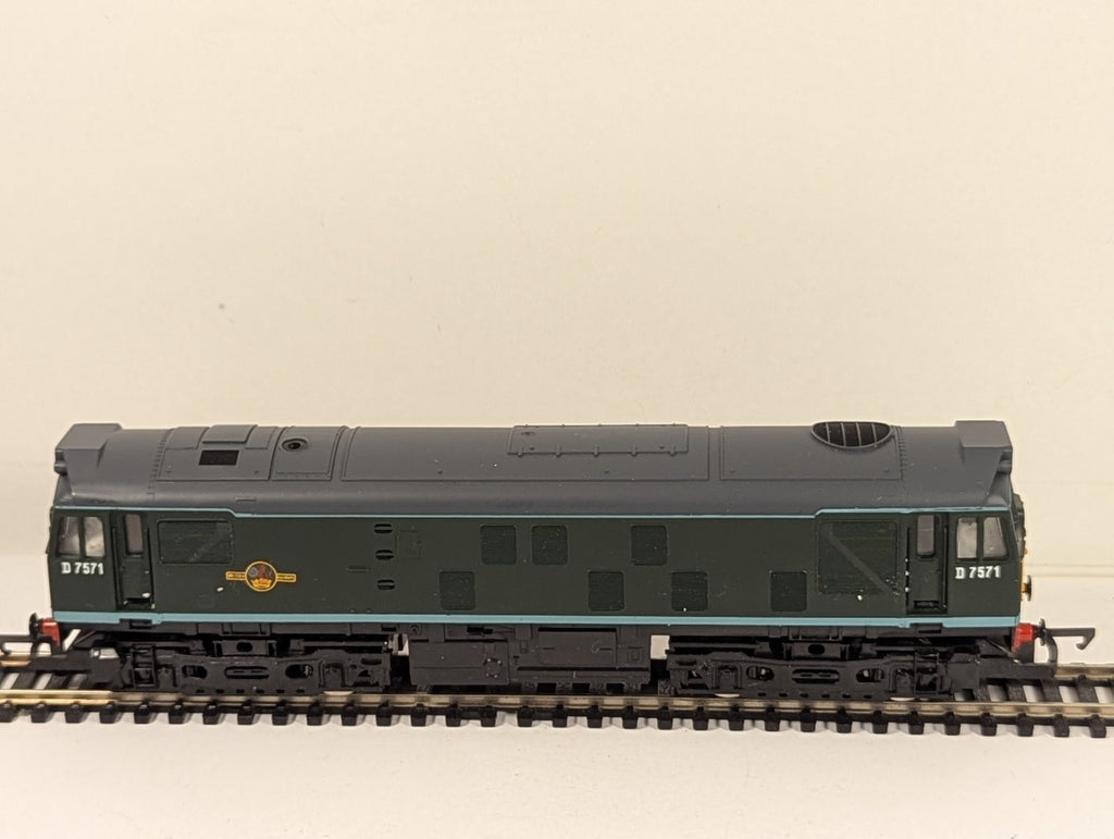 Hornby R072 BR Class 25 Bo-Bo Diesel Electric Locomotive OO Gauge Boxed