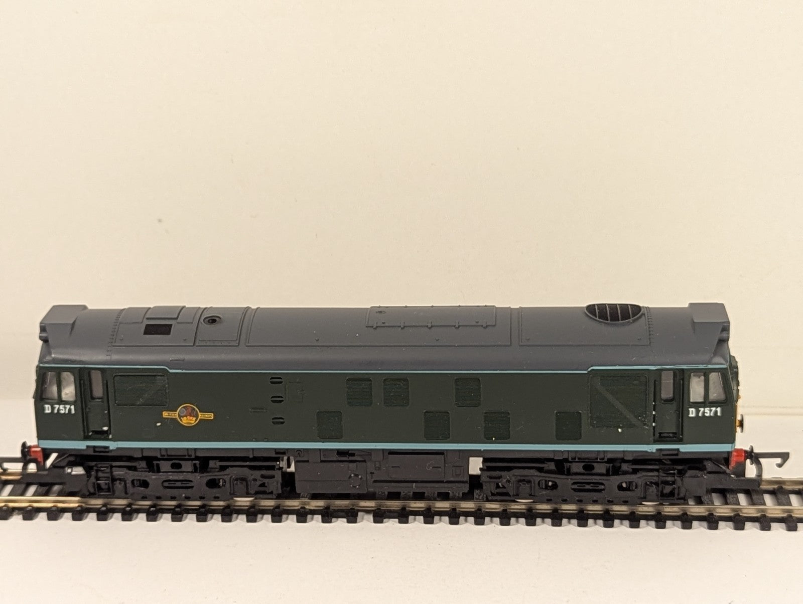 Hornby R072 BR Class 25 Bo-Bo Diesel Electric Locomotive OO Gauge Boxed
