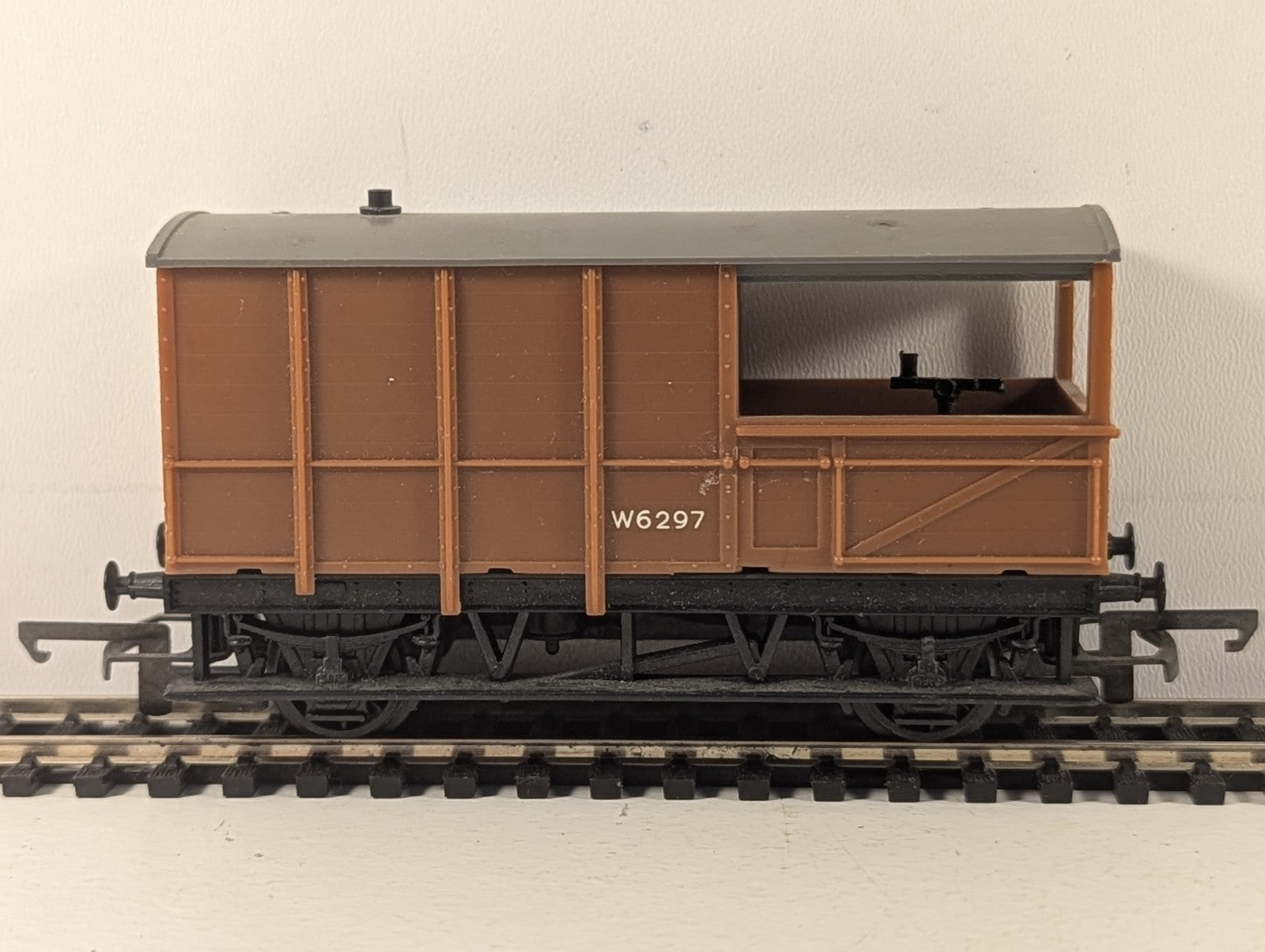 Tri-ang OO Gauge GWR Toad Brake Van Goods Wagon W6297 BR WR Brown