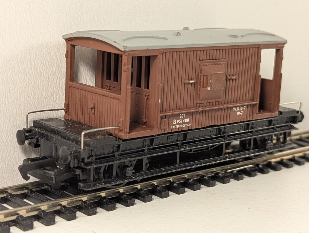 Mainline 37-139 20T Brake Van Brown