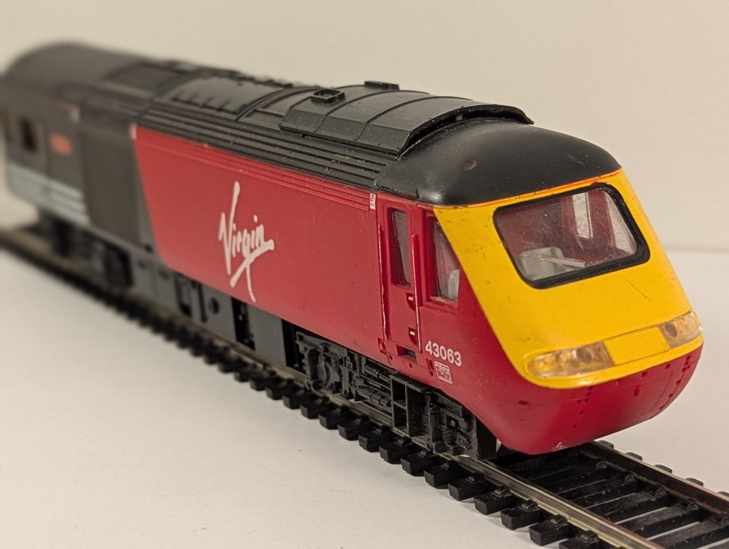 Hornby R2114 OO Gauge Virgin HST Dummy Power Car 43090