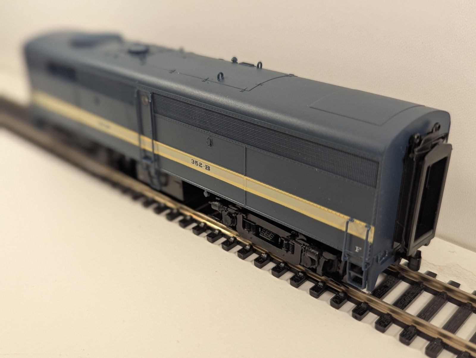 Proto 2000 7929 Alco FB-2 Diesel Locomotive – Missouri Pacific #352B – HO Gauge