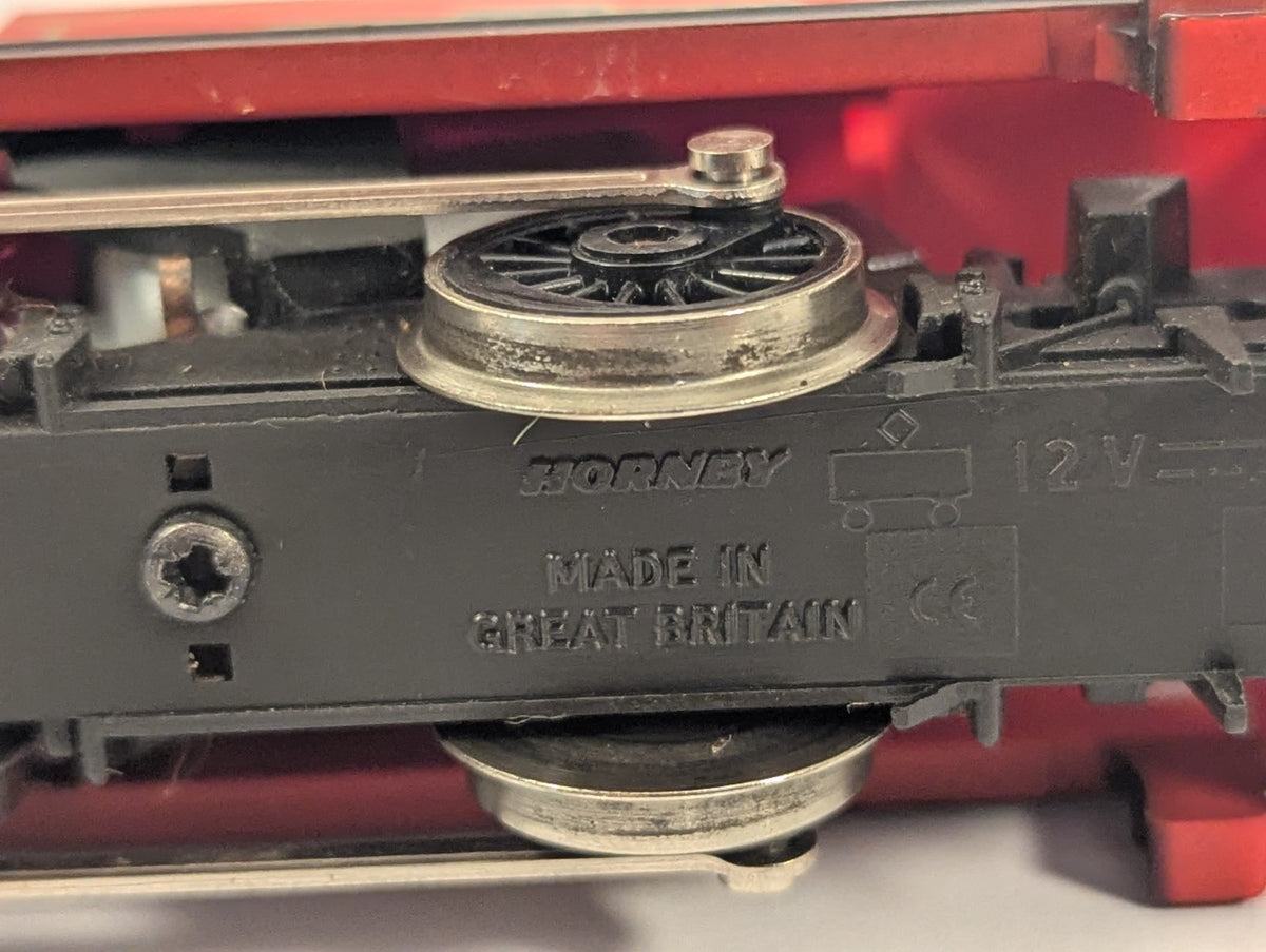Hornby OO Gauge Class 0F Holden 101 0-4-0T 'Queen Mary' Steam Loco