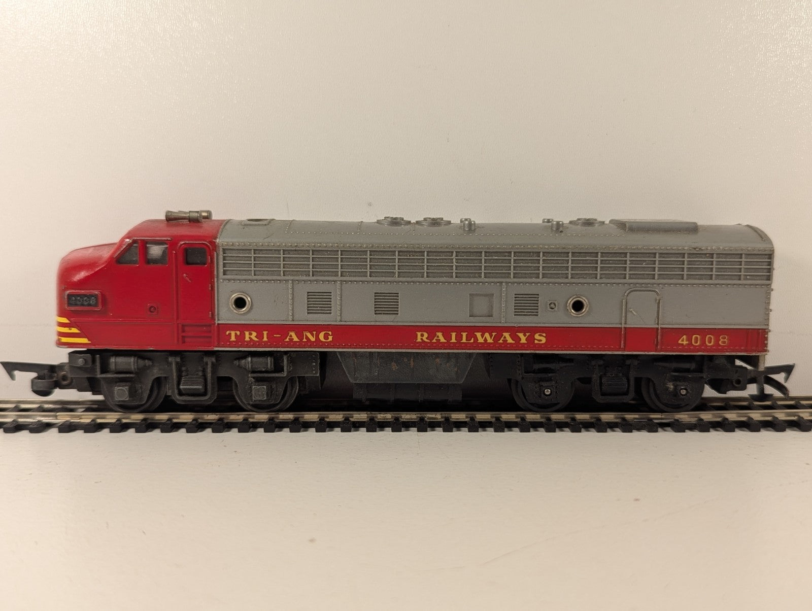 Tri-ang OO Gauge Transcontinental A Unit Diesel Locomotive 4008 -Spares / Repair