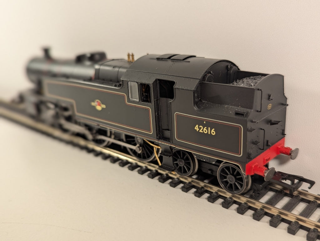 Hornby R2732 – Stanier 4MT 2-6-4T No. 42616 BR Late Black, DCC Fitted, OO Gauge