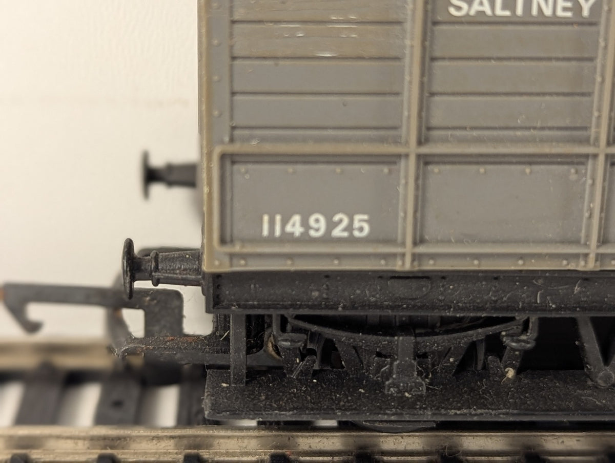 Hornby OO Gauge GWR 20t Toad Brake Van 'Saltney' 114925 GWR Grey R124