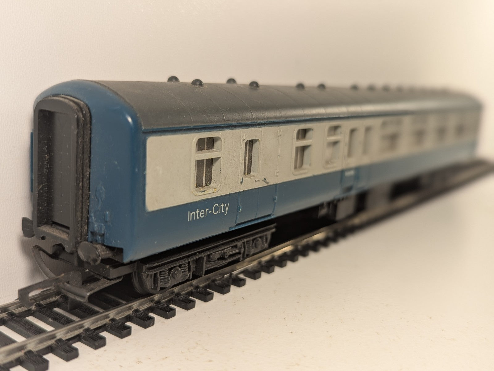 Hornby OO Gauge BR Mk1 Brake Second Corridor (BSK) Passenger Coach