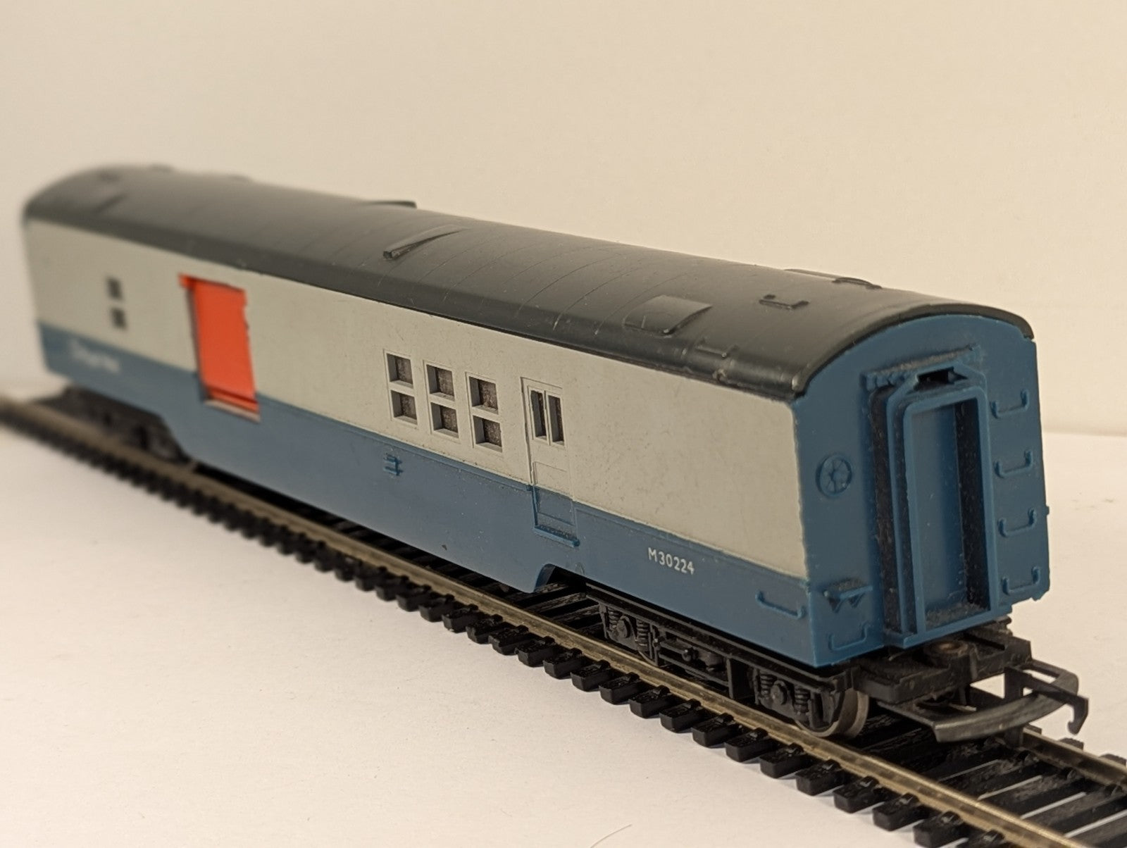 Tri-ang Railways R119 OO Gauge Operating Mail Coach Blue & Grey