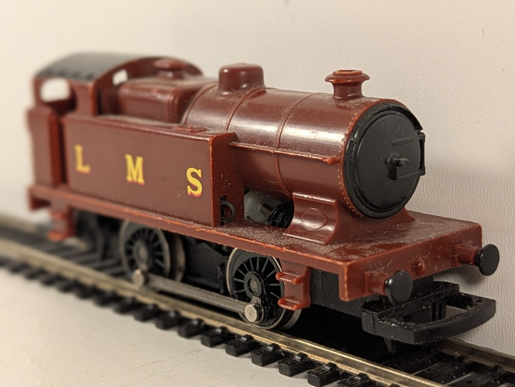Hornby R1031 LMS 0-4-0 Shunter Steam Locomotive OO Gauge