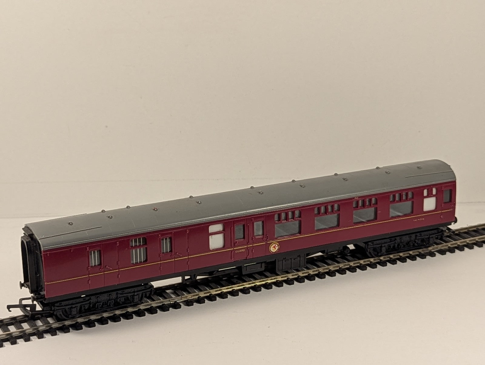 Tri-ang OO Gauge BR Mk1 Brake Second Corridor (BSK) Passenger Coach 35024