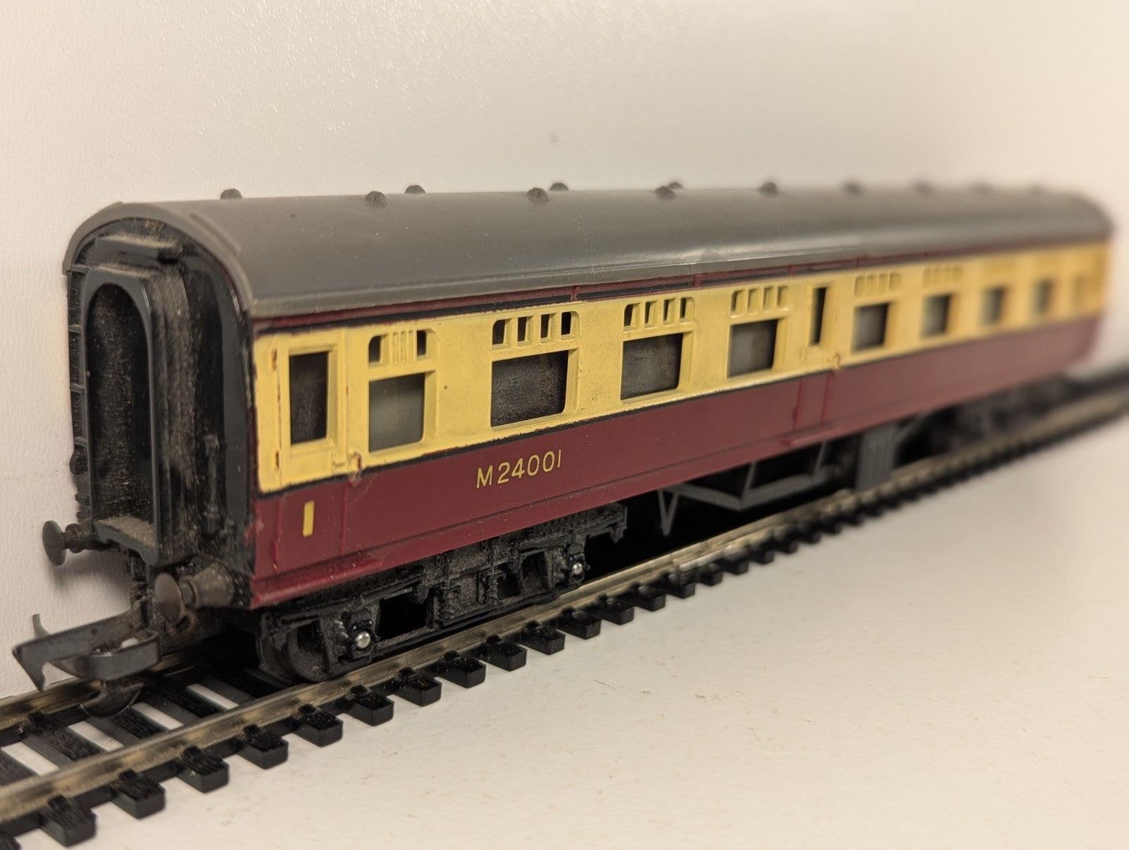Tri-ang OO Gauge BR Mk1 Composite Coach Passenger Coach M24001