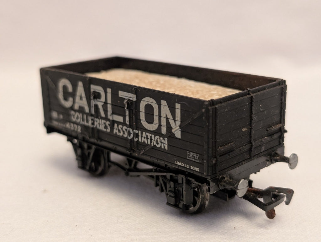 Airfix OO Gauge 7 Plank Wagon Carlton Collieries Association Goods