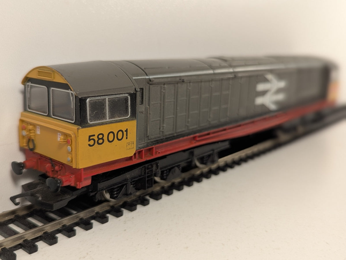 Hornby OO Gauge Class 58 Diesel Locomotive 58001 BR Railfreight Grey R250