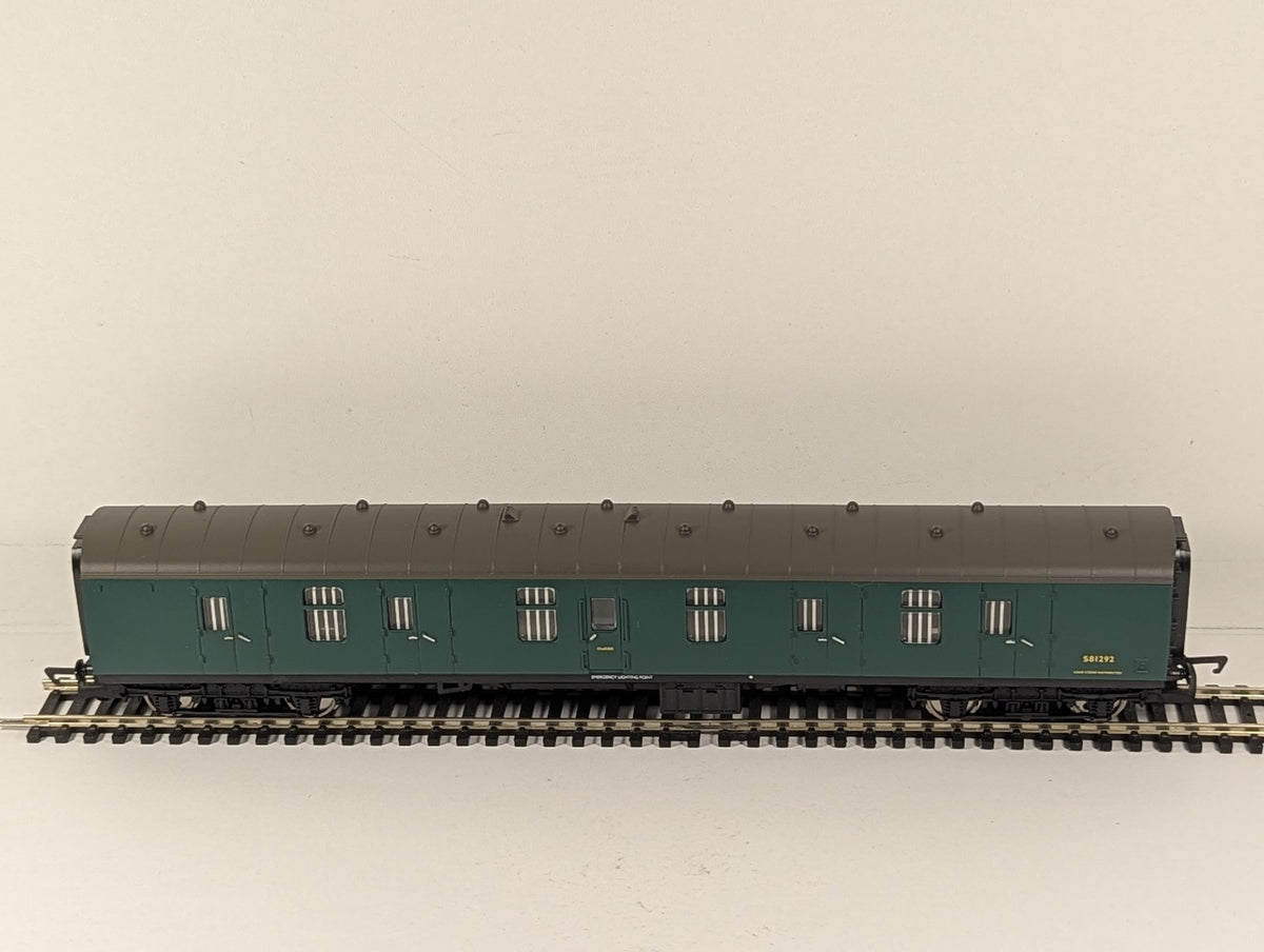 Hornby OO Gauge BR MkI Parcels Coach S81292 BR Southern Region Green R4116A