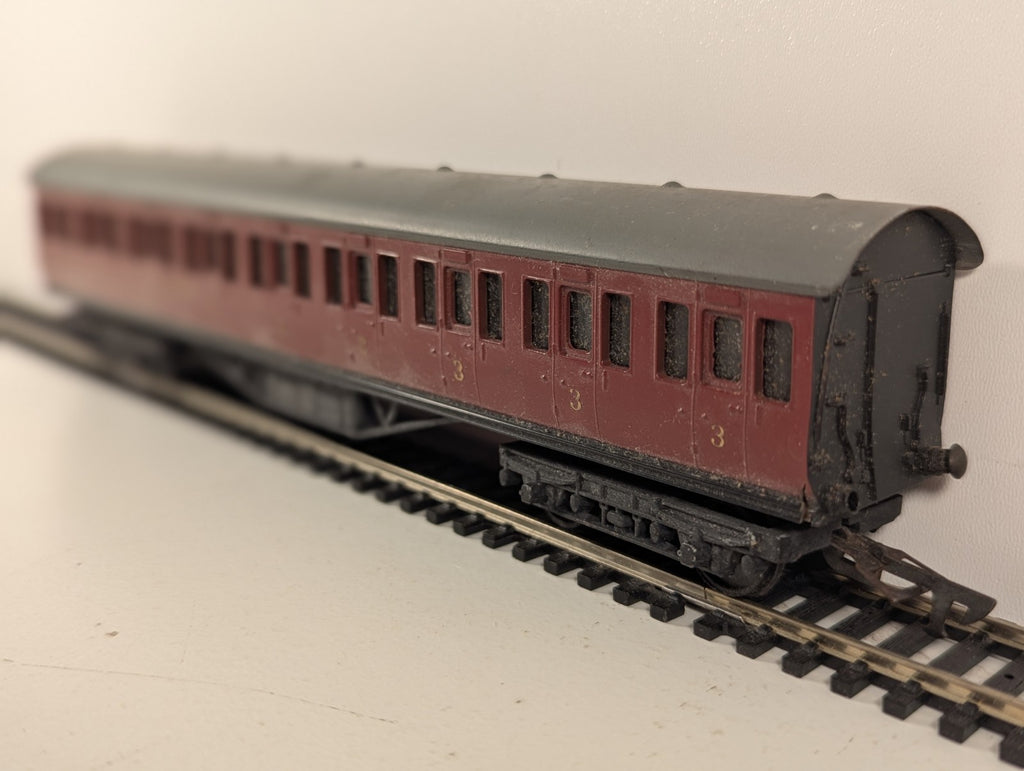 Graham Farish OO Gauge LMS Maroon Suburban Composite Coach